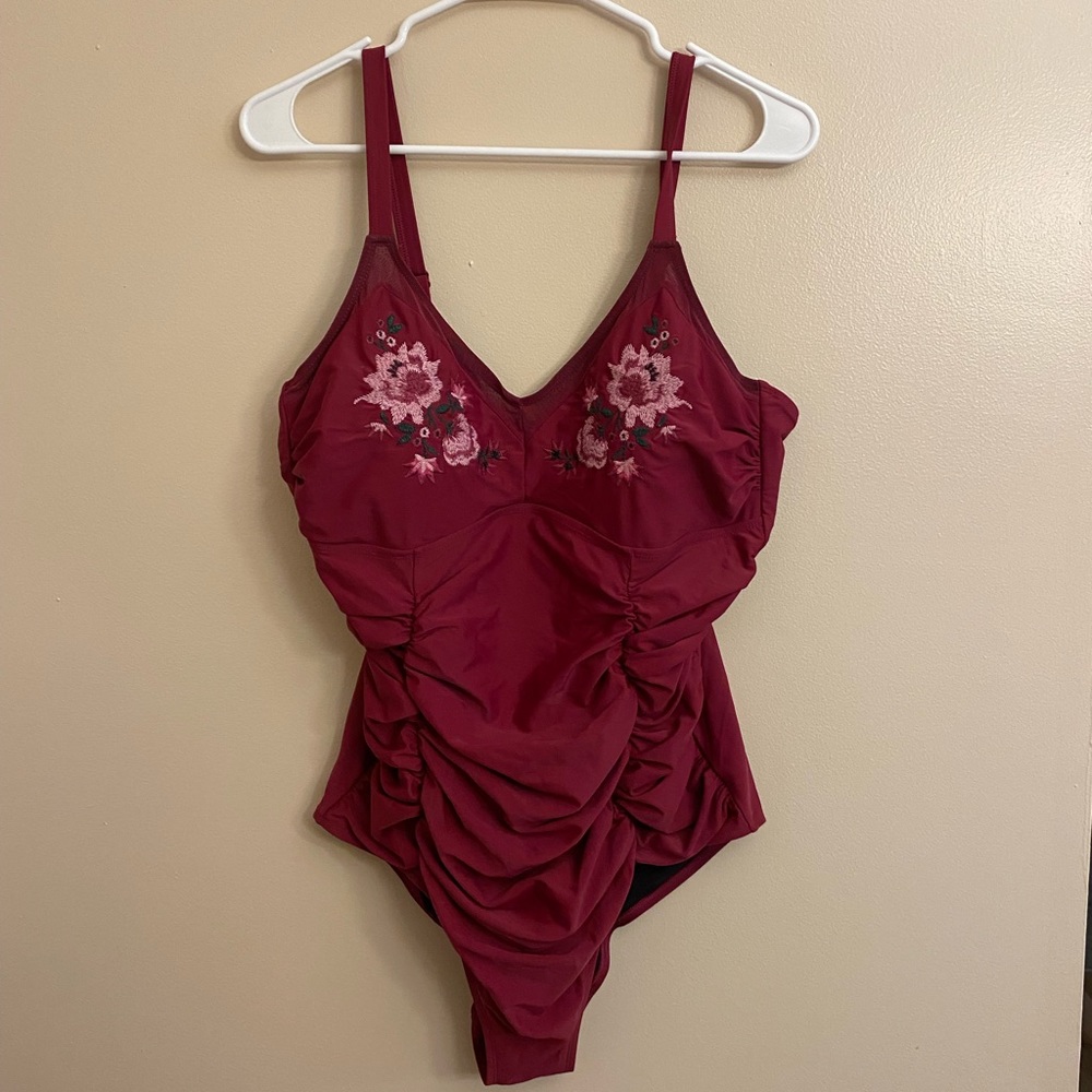 Torrid swim suit size 1 xl pink floral one piece swimwear plus size Euc swimsuit
